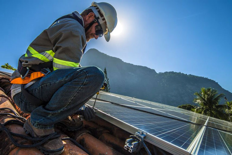Custo de instalação de equipamentos de energia solar reduz 50%